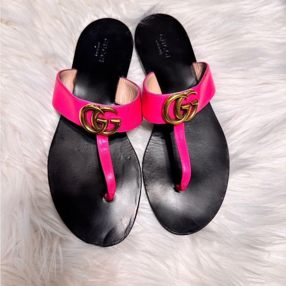 Gucci Women's Hot Pink Sandals with Gold Accents - Picture 16 of 17